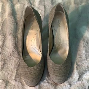 Tahari high-heeled pumps